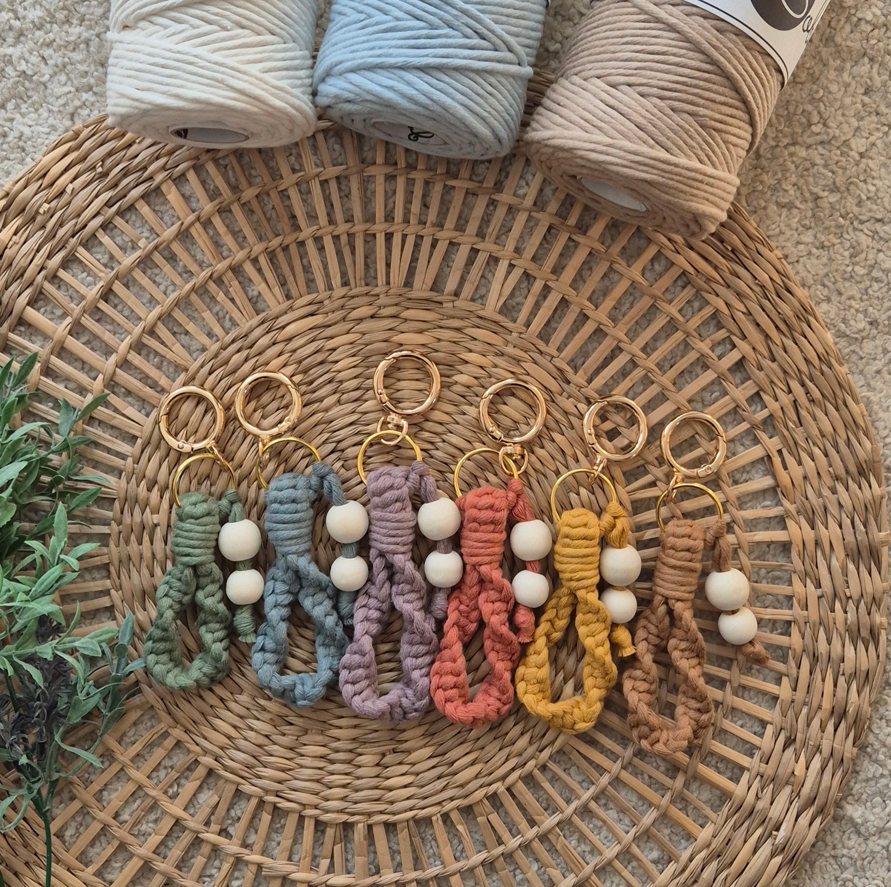 macramé keychain - tiny twisted