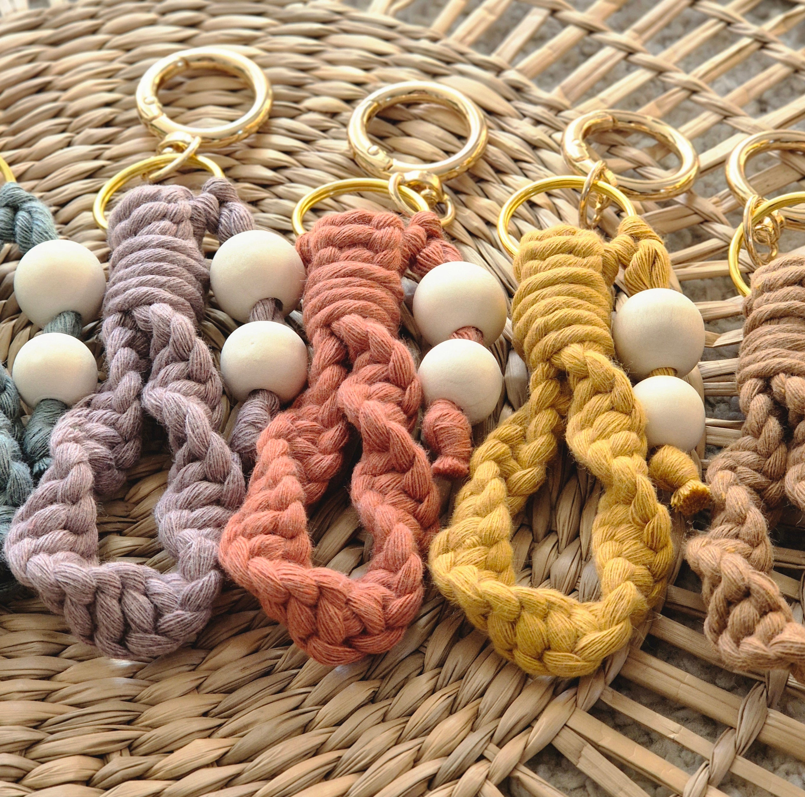 macramé keychain - tiny twisted