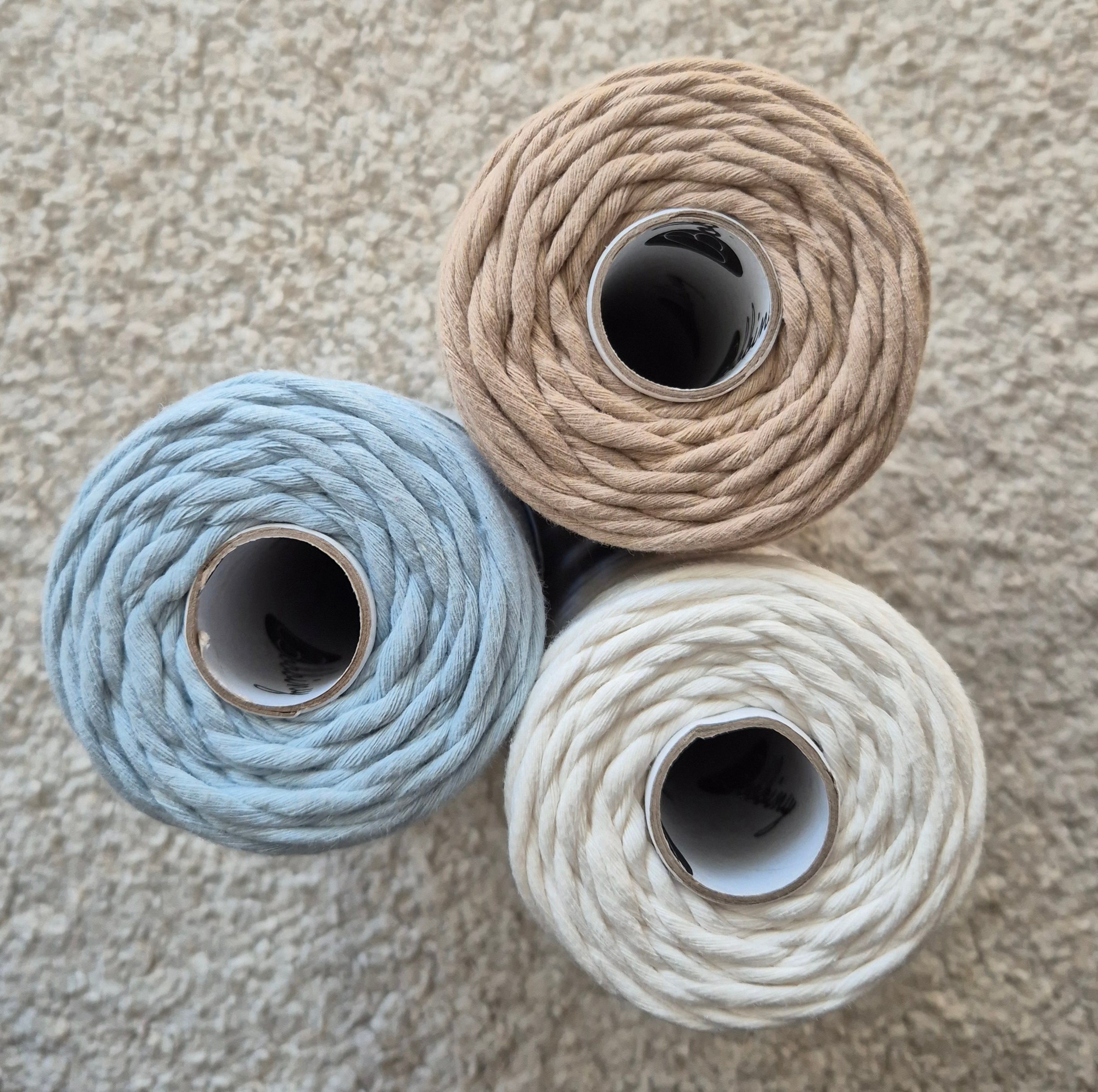 macramé keychain - tiny twisted