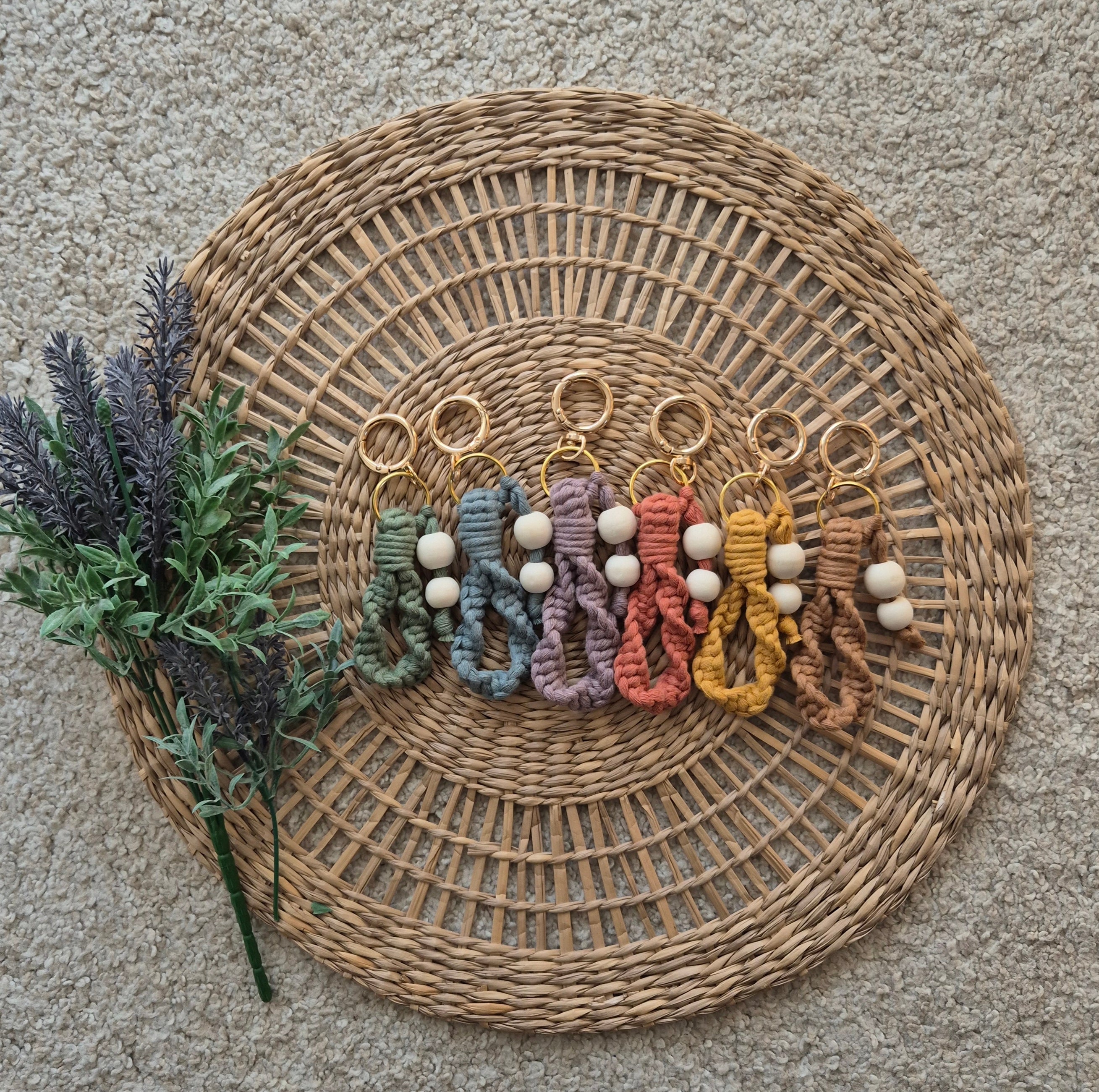 macramé keychain - tiny twisted